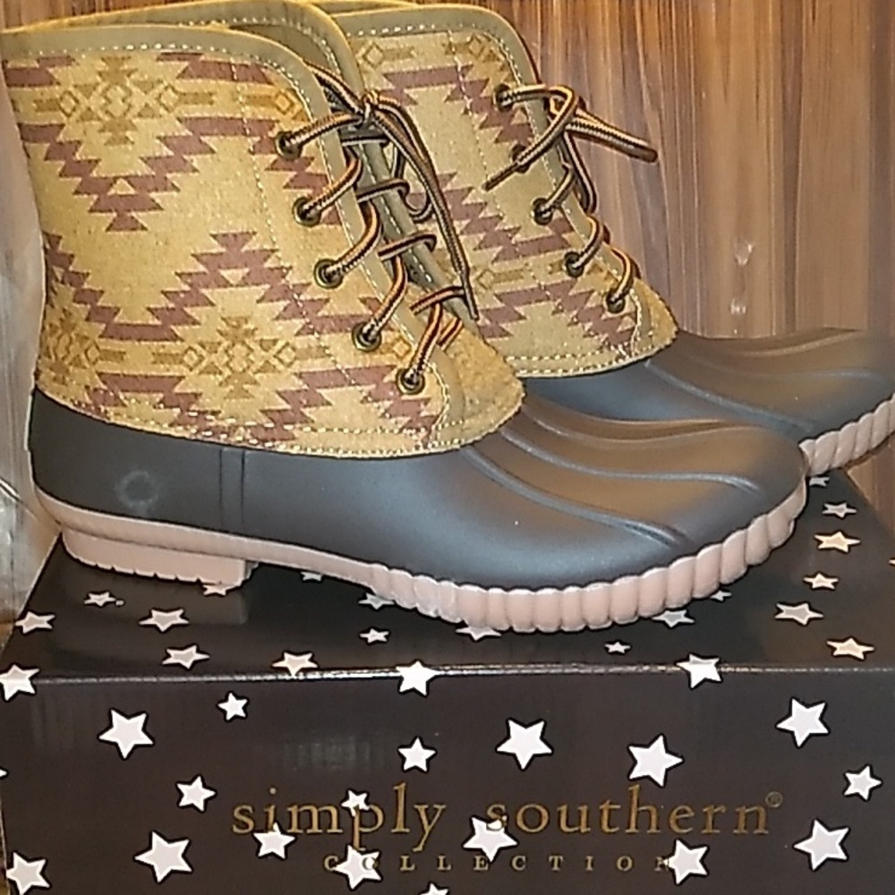Simply Southern 8 Aztec duck rubber  boots New in box
